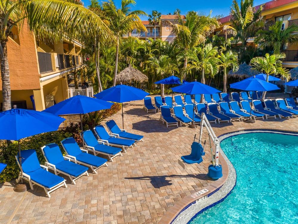 Coconut Cove All Suite Hotel Клеруотер-Бич Экстерьер фото