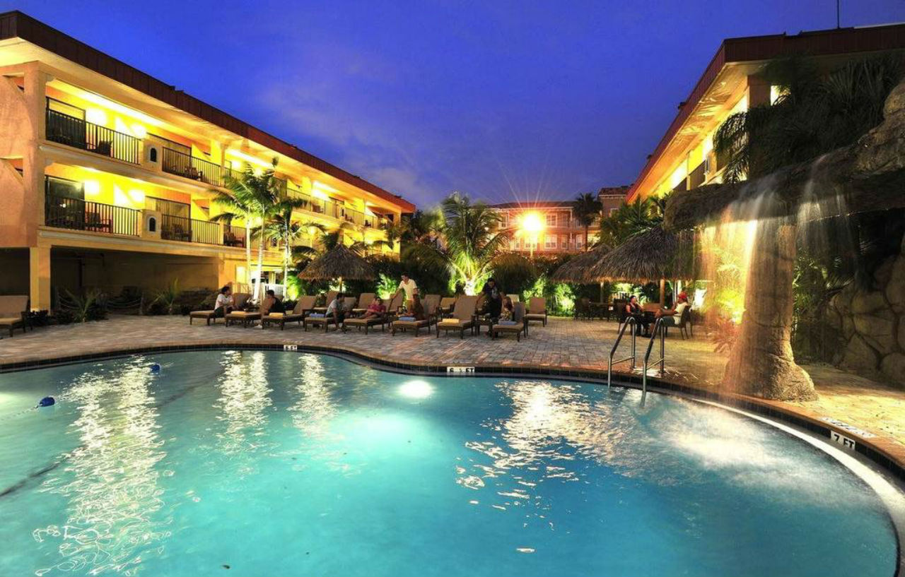 Coconut Cove All Suite Hotel Клеруотер-Бич Удобства фото